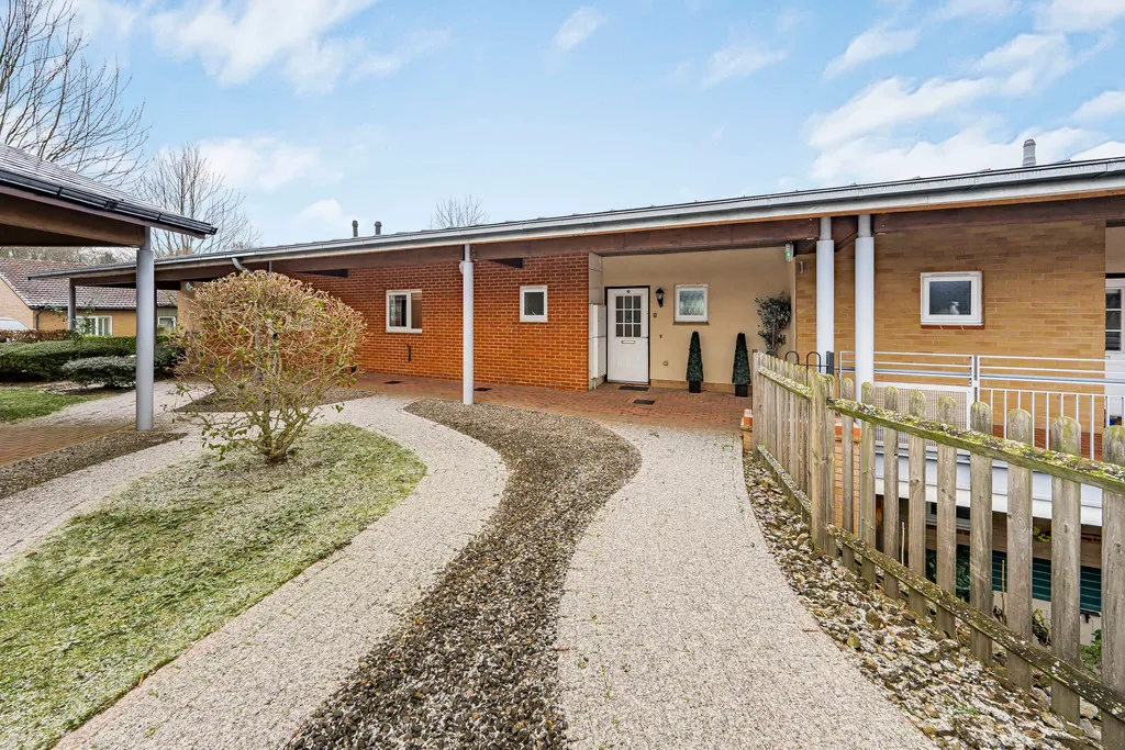 2 bed flat for sale — Patrons Way West, Denham Garden Village, UB9