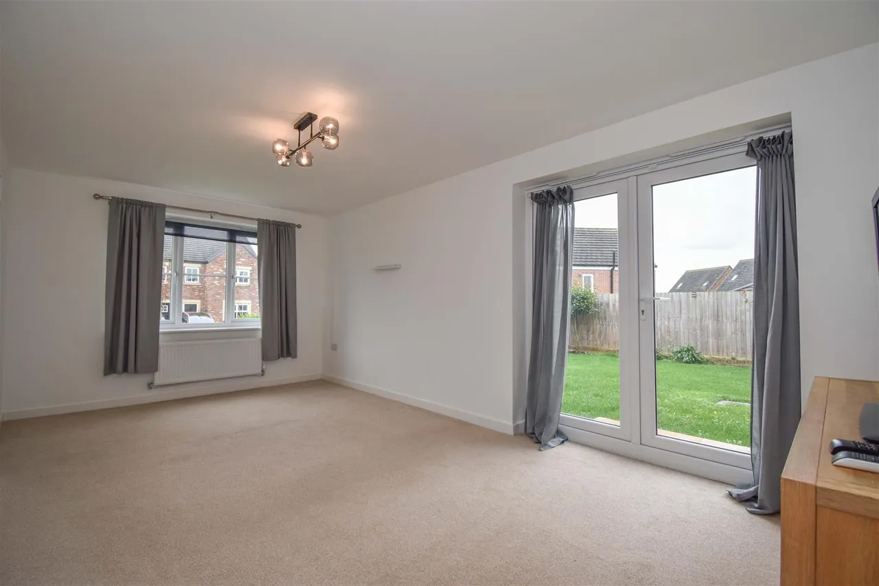 Crocus Avenue, Penrith, photo 2