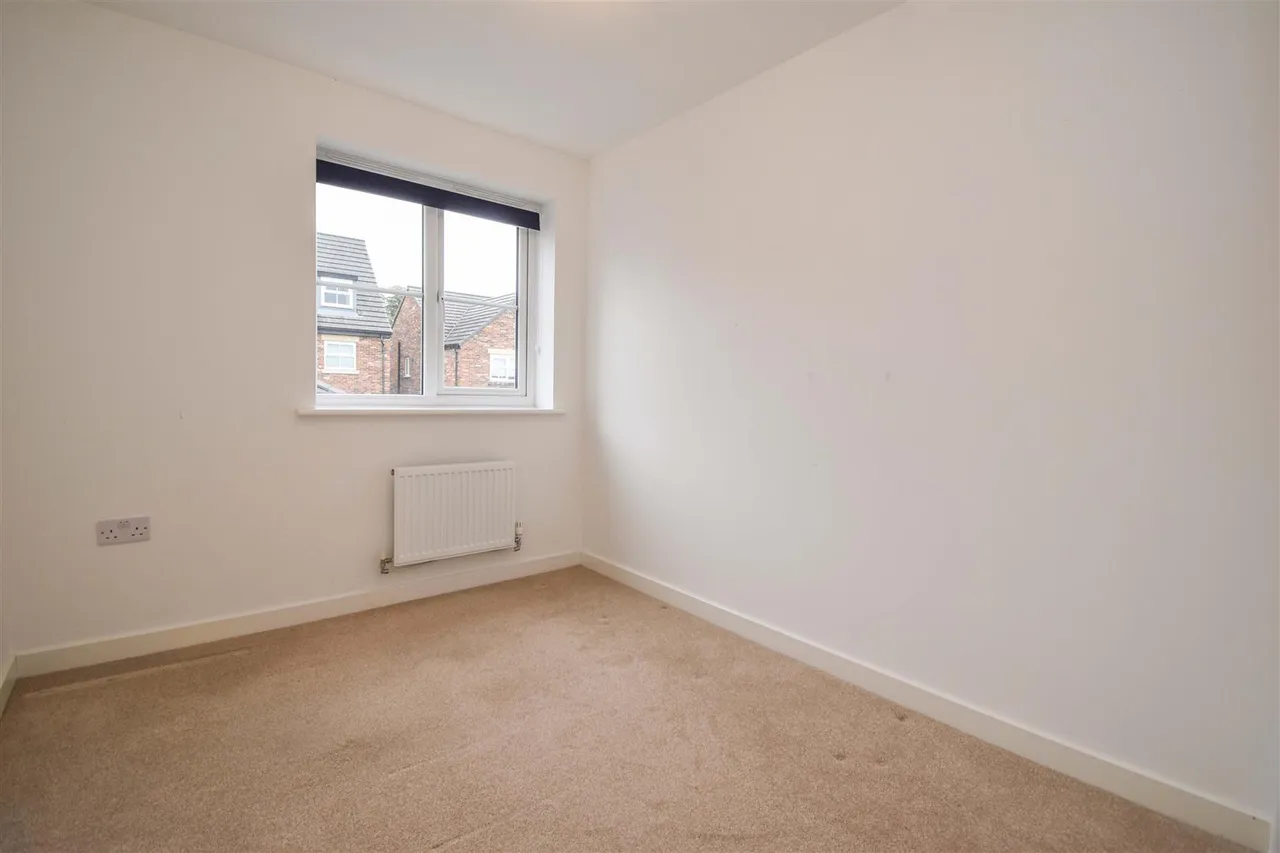Crocus Avenue, Penrith, photo 9
