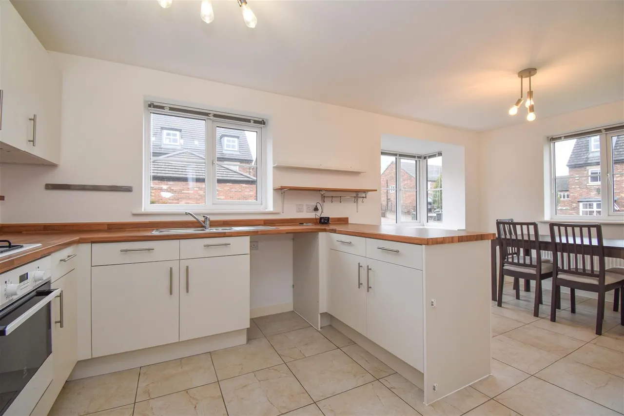Crocus Avenue, Penrith, photo 3