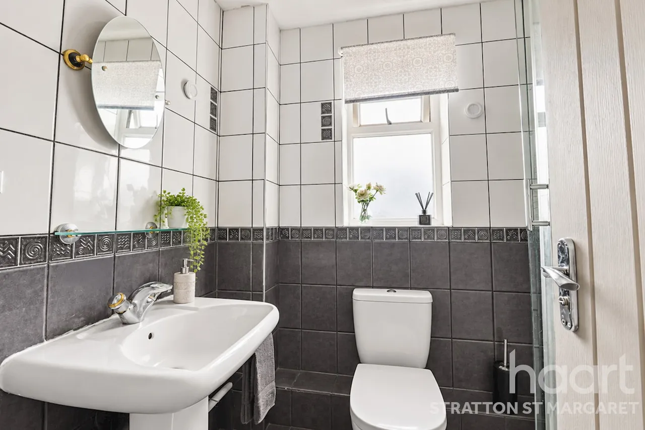 High Mead, Royal Wootton Bassett, SN4, photo 9