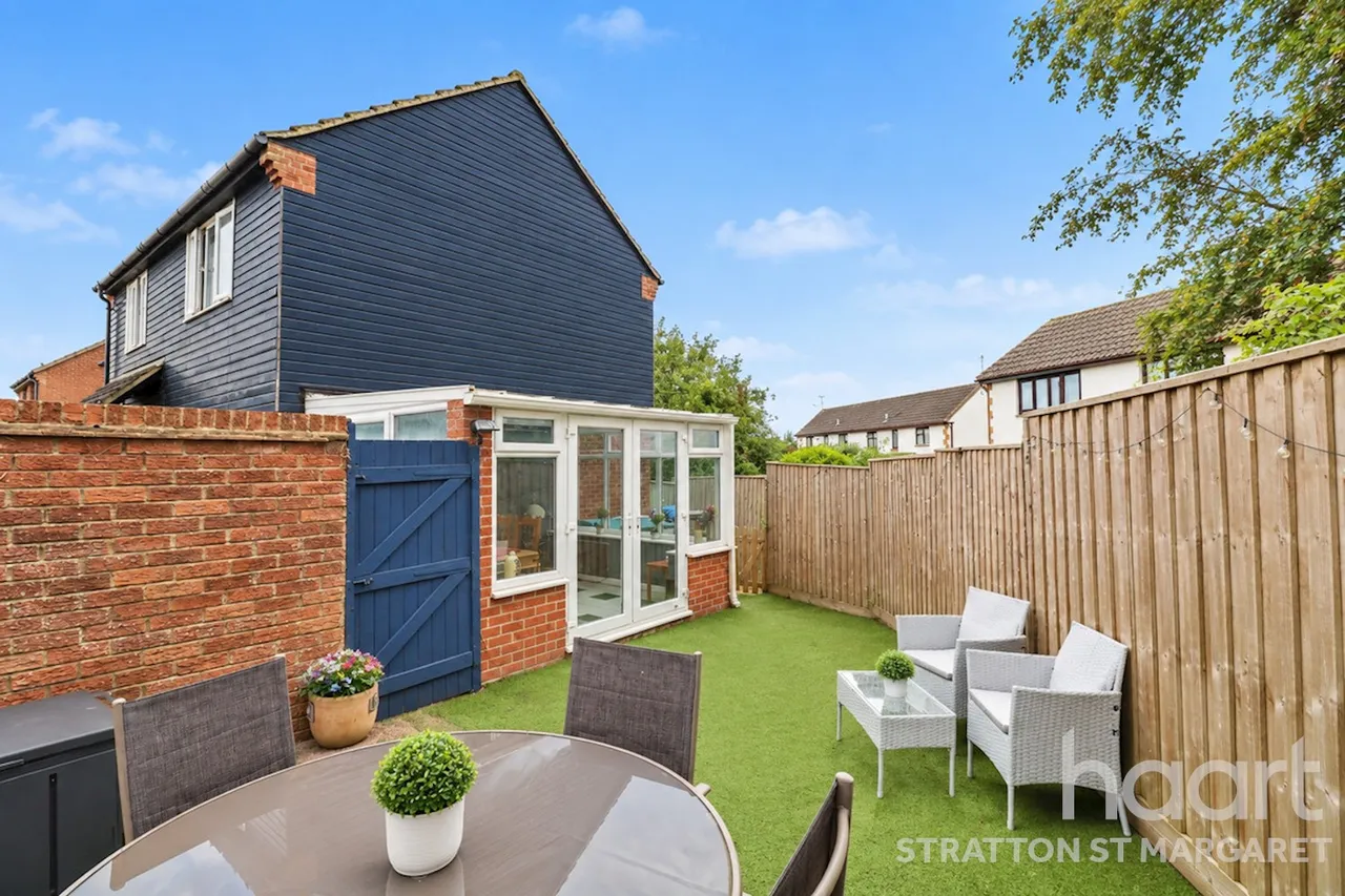 High Mead, Royal Wootton Bassett, SN4, photo 2