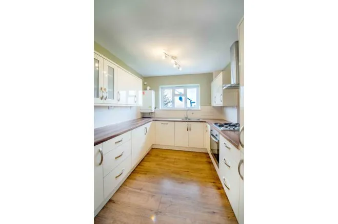 3 bed flat for sale, Reddington Drive, Slough, SL3