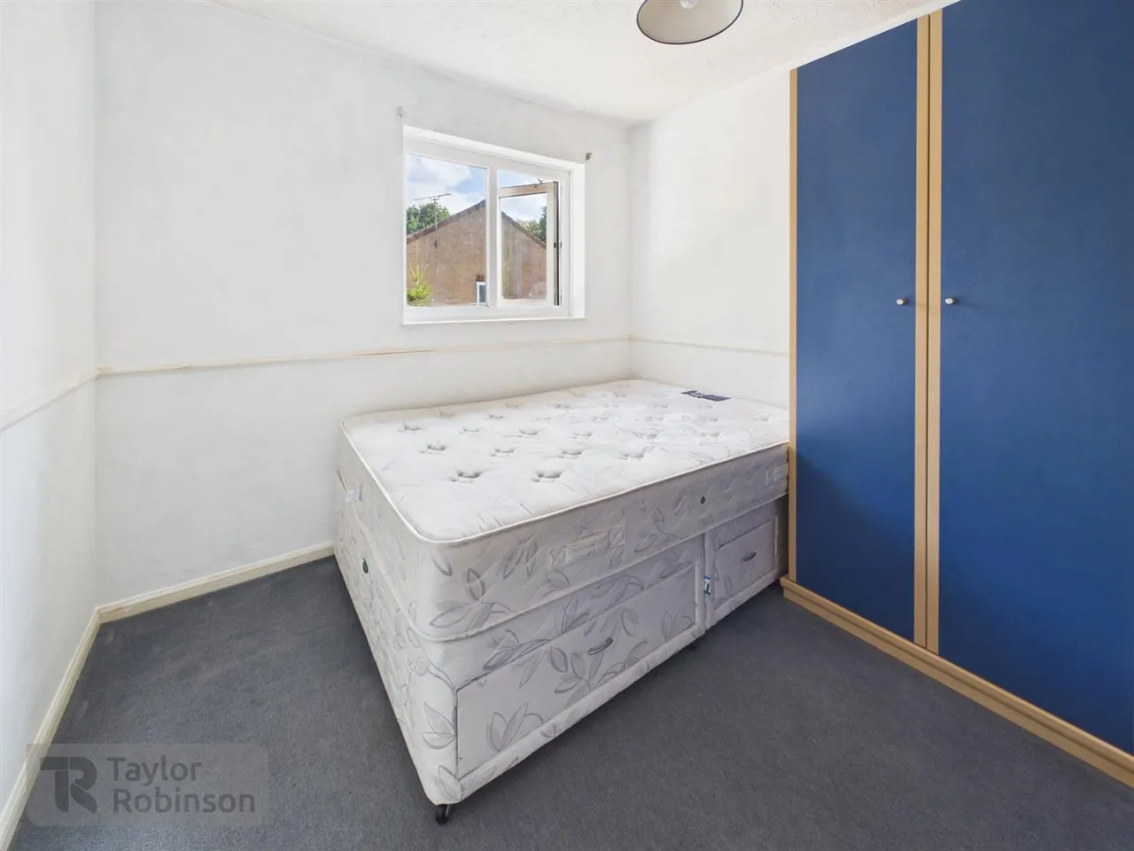 Salterns Road, Maidenbower, RH10, photo 11