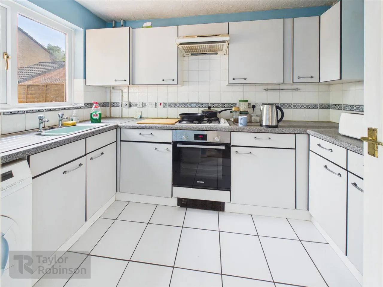Salterns Road, Maidenbower, RH10, photo 2