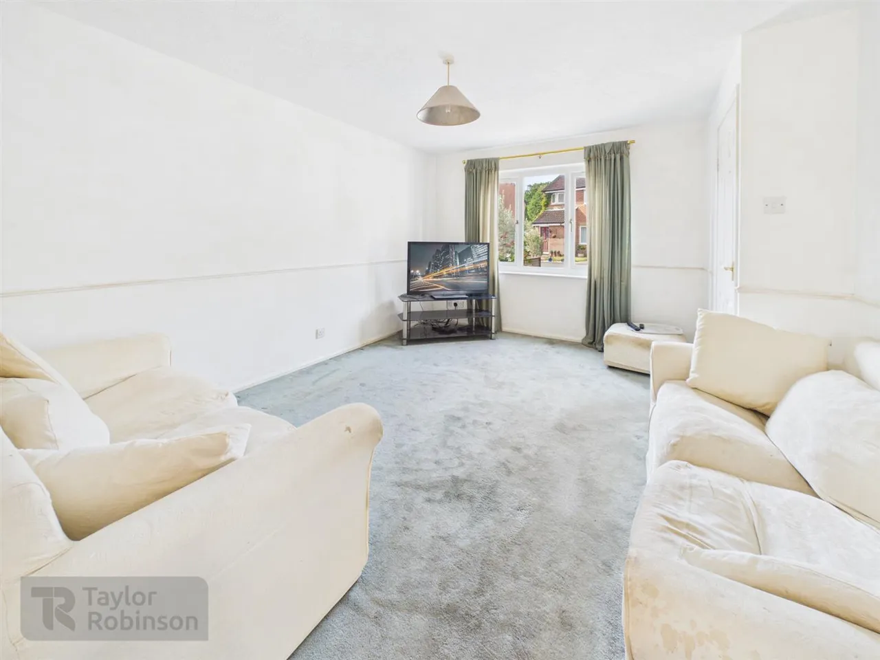 Salterns Road, Maidenbower, RH10, photo 3