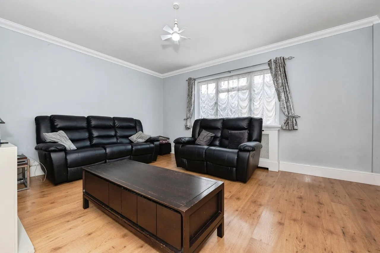 Crescent Road, Aveley, South Ockendon, Essex, RM15, photo 5