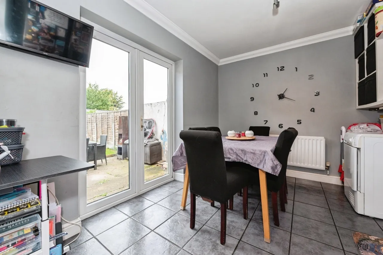 Crescent Road, Aveley, South Ockendon, Essex, RM15, photo 3
