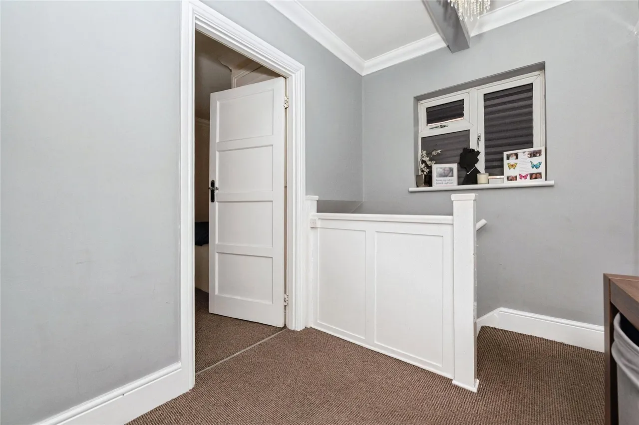 Crescent Road, Aveley, South Ockendon, Essex, RM15, photo 10