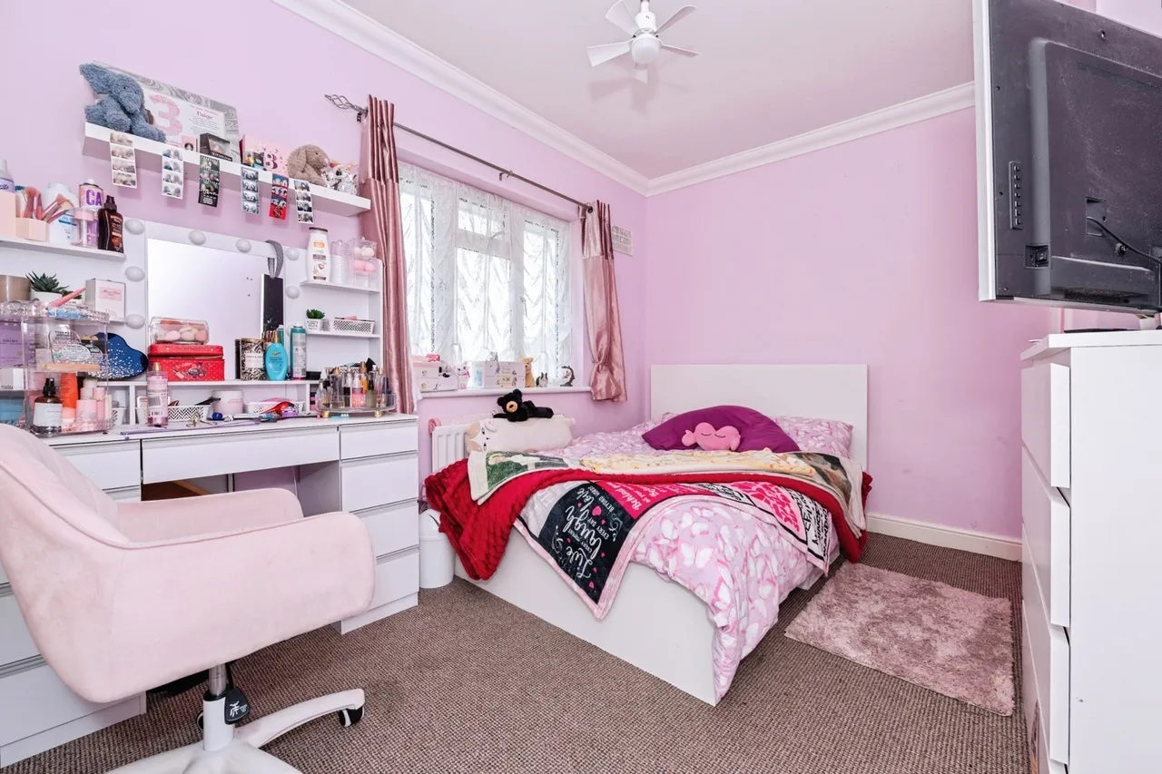 Crescent Road, Aveley, South Ockendon, Essex, RM15, photo 8