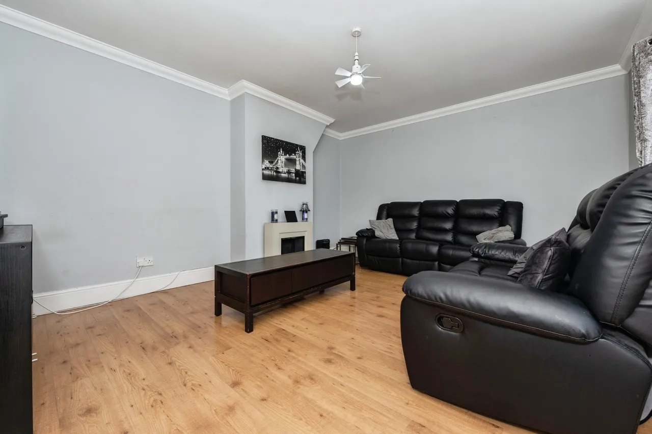 Crescent Road, Aveley, South Ockendon, Essex, RM15, photo 6
