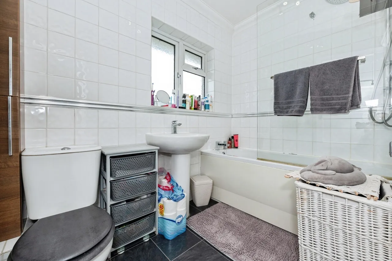 Crescent Road, Aveley, South Ockendon, Essex, RM15, photo 11