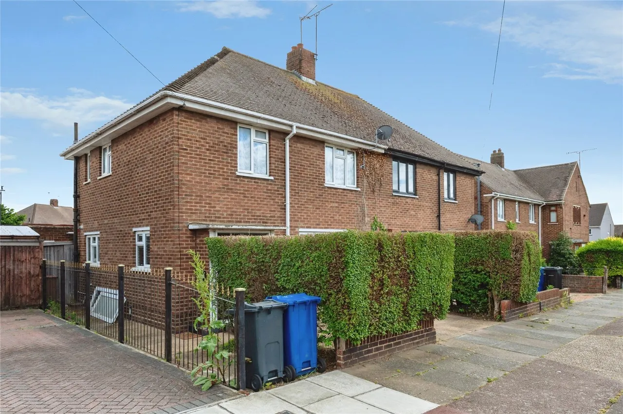 Crescent Road, Aveley, South Ockendon, Essex, RM15, photo 15