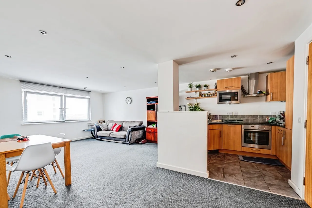 Beckhampton Street, Swindon, Wiltshire, SN1, photo 3