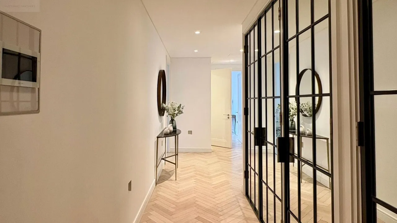 Queensway, London, W2, photo 9