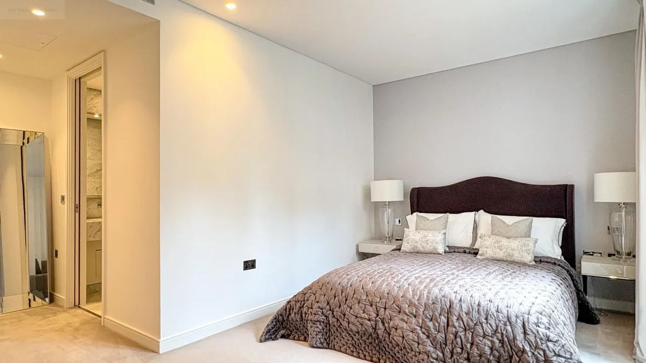 Queensway, London, W2, photo 13