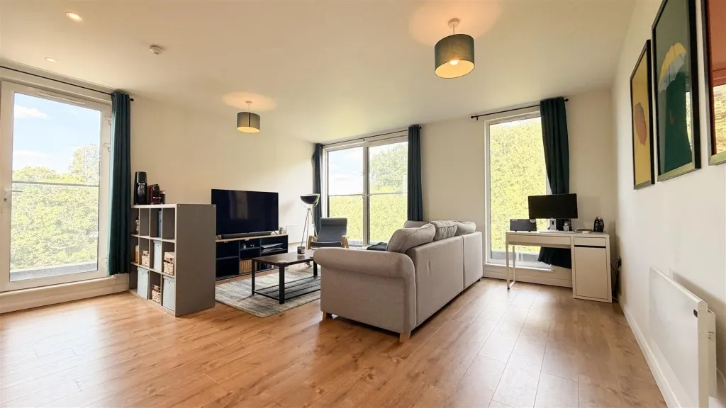 Farnborough Road, Farnborough, photo 2