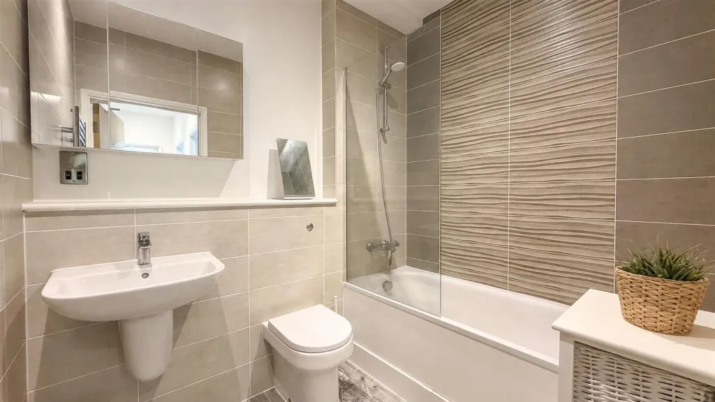 Farnborough Road, Farnborough, photo 12