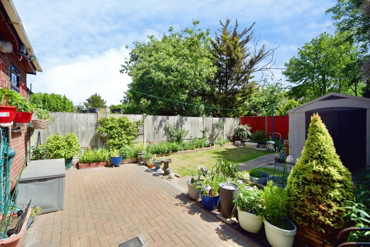 Porters Avenue, Dagenham, RM9, photo 18