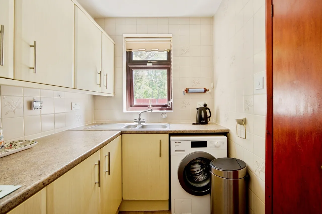 Porters Avenue, Dagenham, RM9, photo 9
