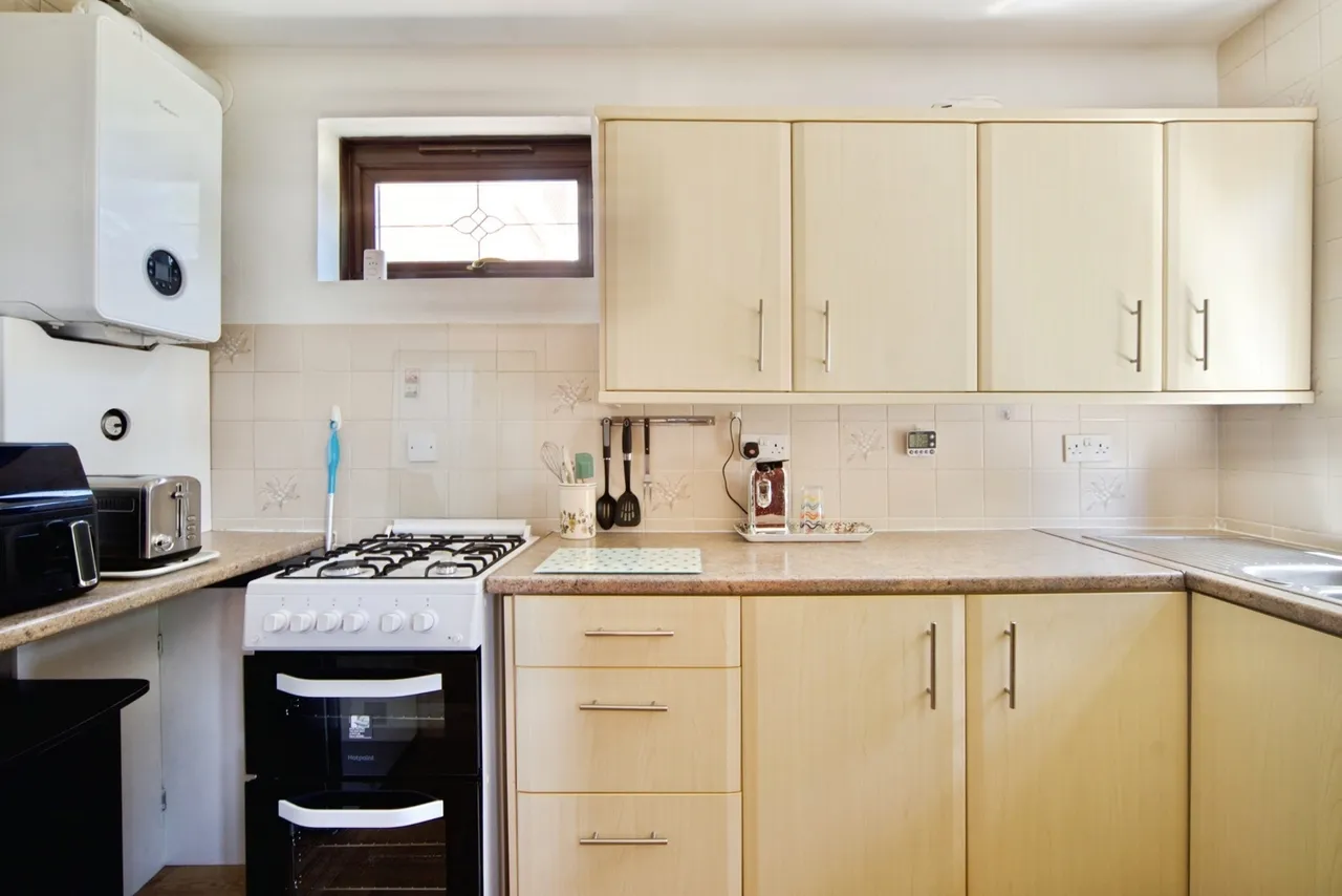 Porters Avenue, Dagenham, RM9, photo 7