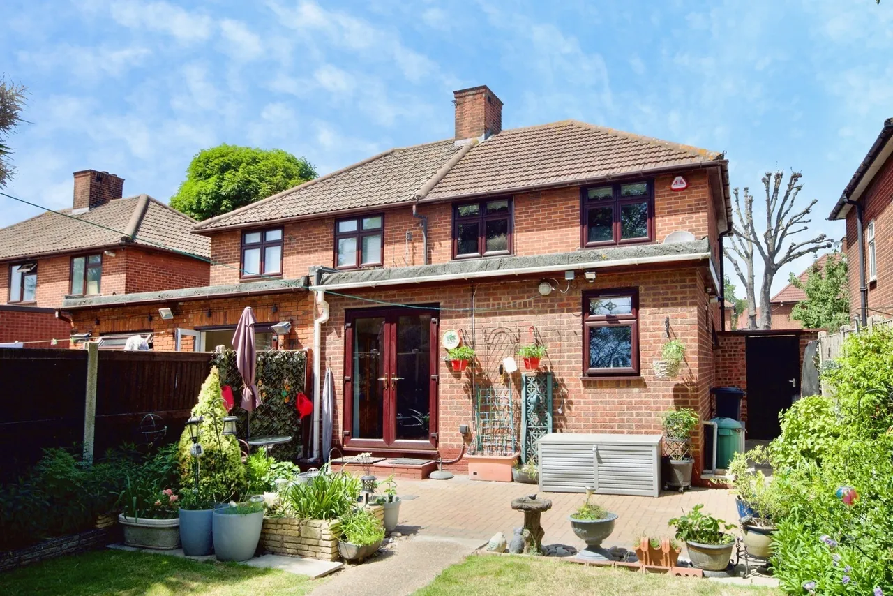 Porters Avenue, Dagenham, RM9, photo 17