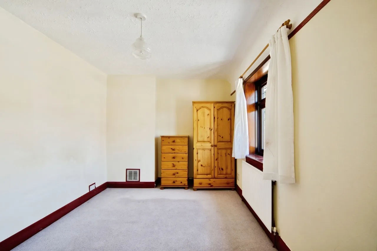 Porters Avenue, Dagenham, RM9, photo 13