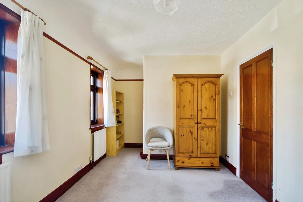 Porters Avenue, Dagenham, RM9, photo 14