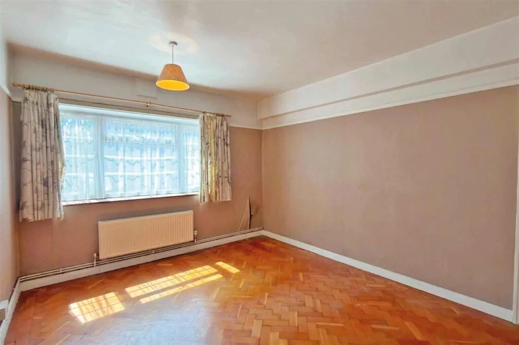 Brighton Road, Purley, CR8, photo 2