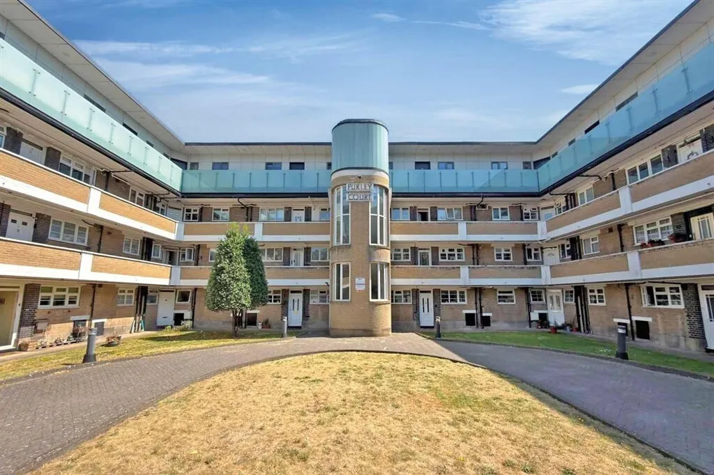 2 bed flat for sale, Brighton Road, Purley, CR8
