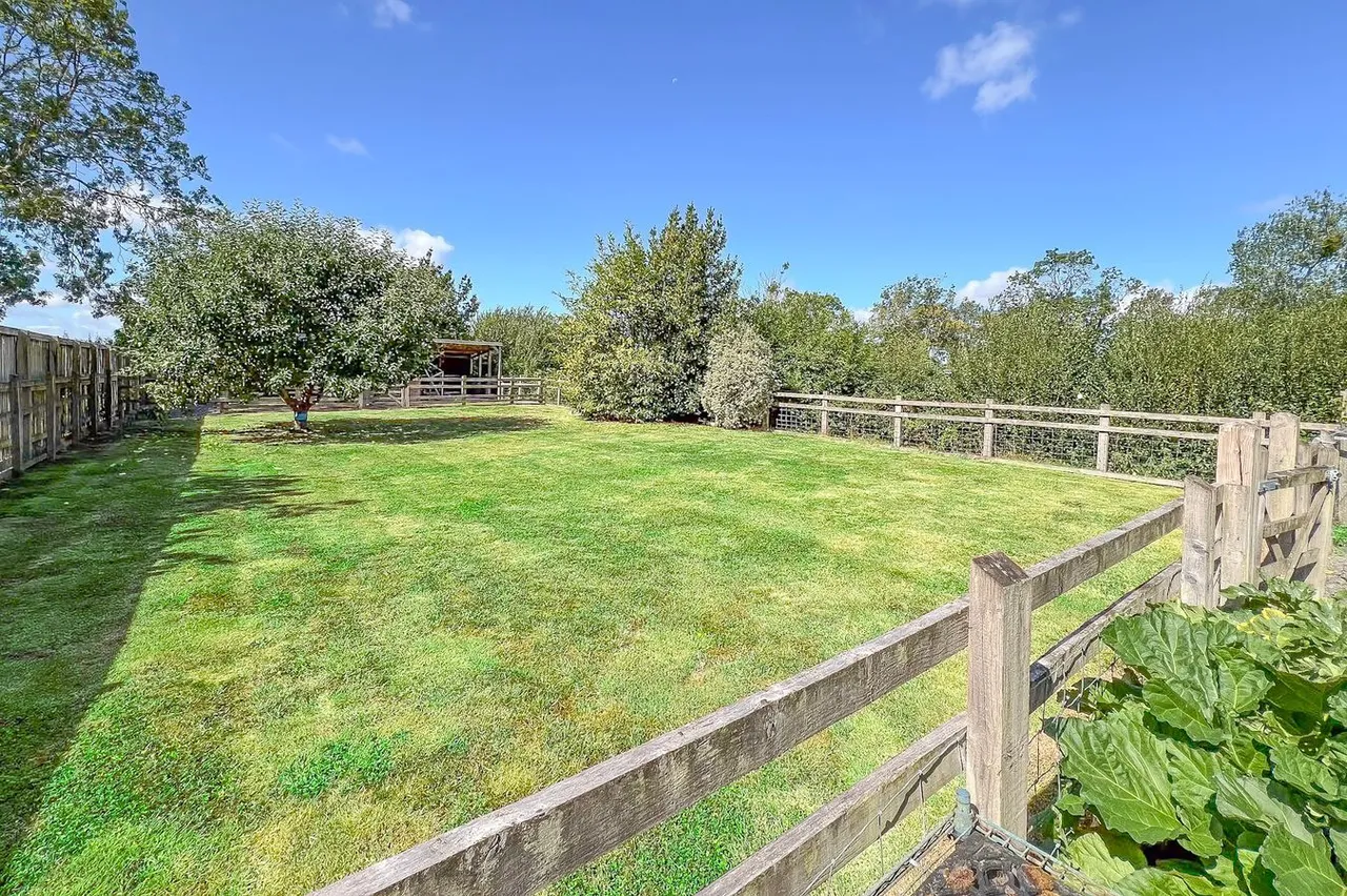 Brent Street, Brent Knoll, TA9, photo 25