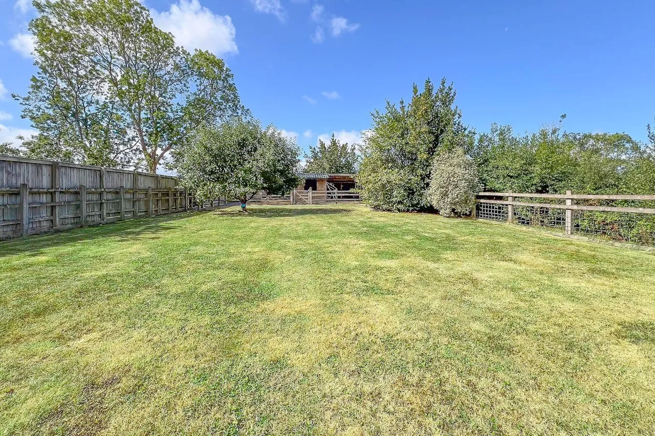 Brent Street, Brent Knoll, TA9, photo 21