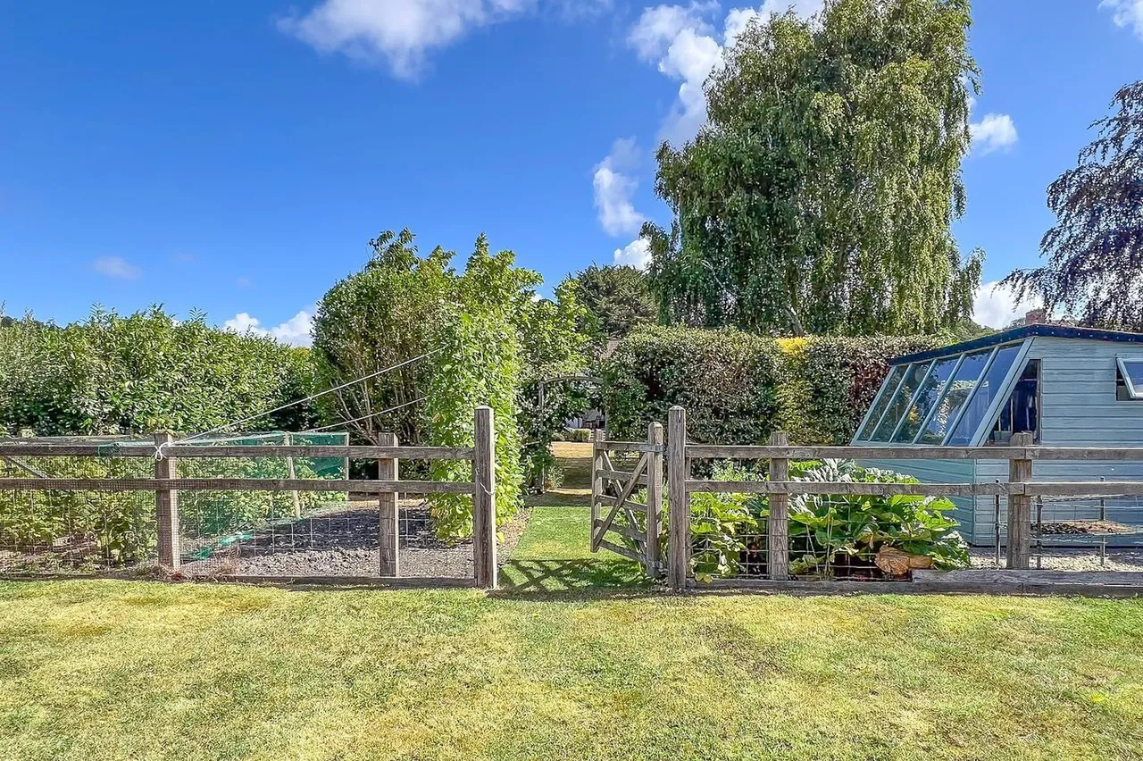 Brent Street, Brent Knoll, TA9, photo 26