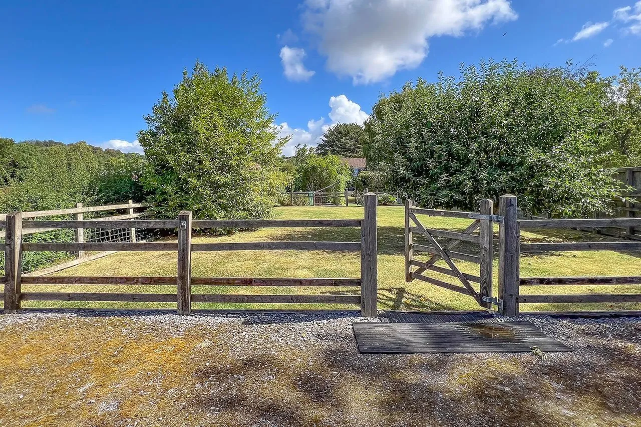 Brent Street, Brent Knoll, TA9, photo 24