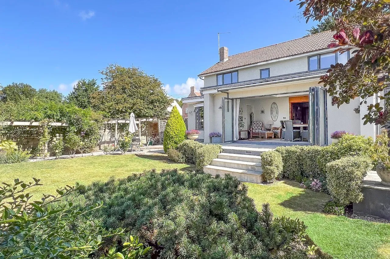 Brent Street, Brent Knoll, TA9, photo 18