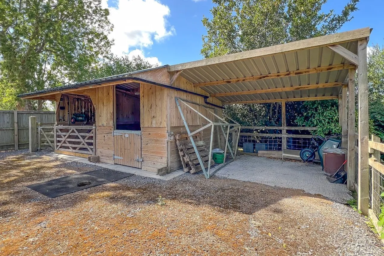 Brent Street, Brent Knoll, TA9, photo 23
