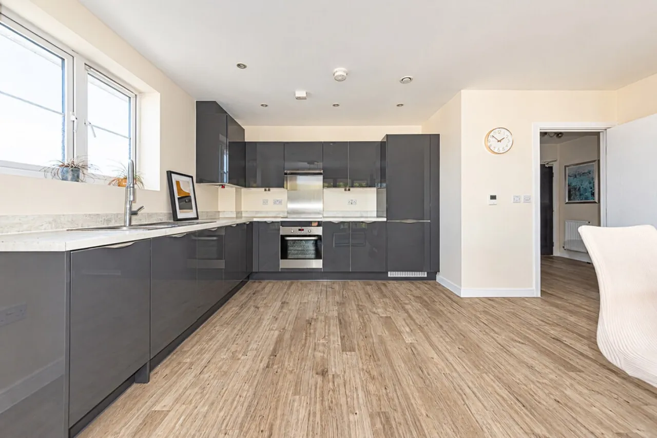 Hurst Avenue, Blackwater, GU17, photo 5