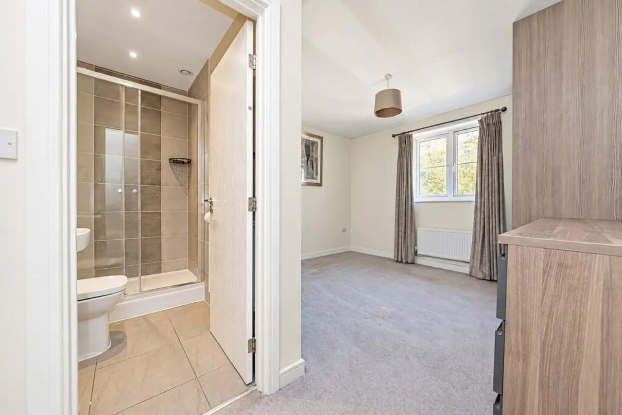 Hurst Avenue, Blackwater, GU17, photo 16