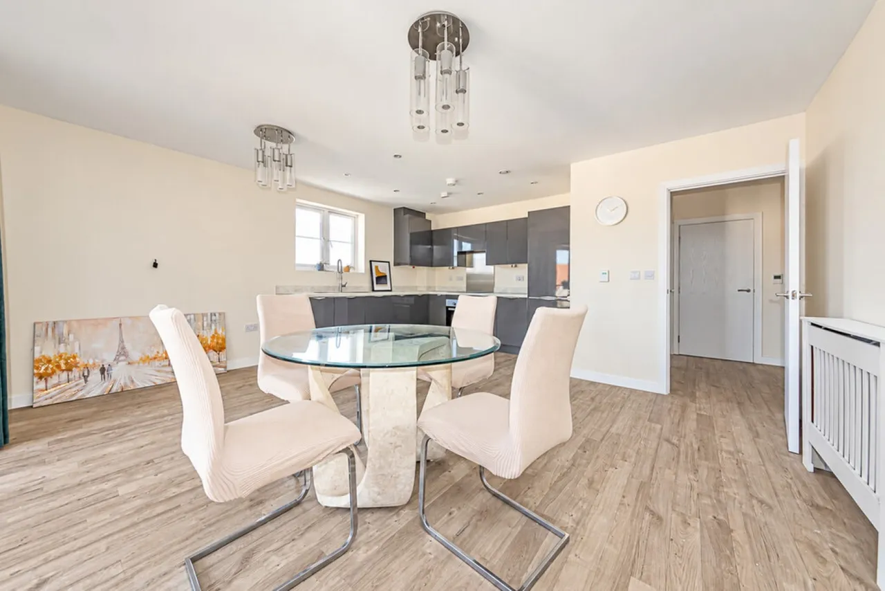 Hurst Avenue, Blackwater, GU17, photo 6