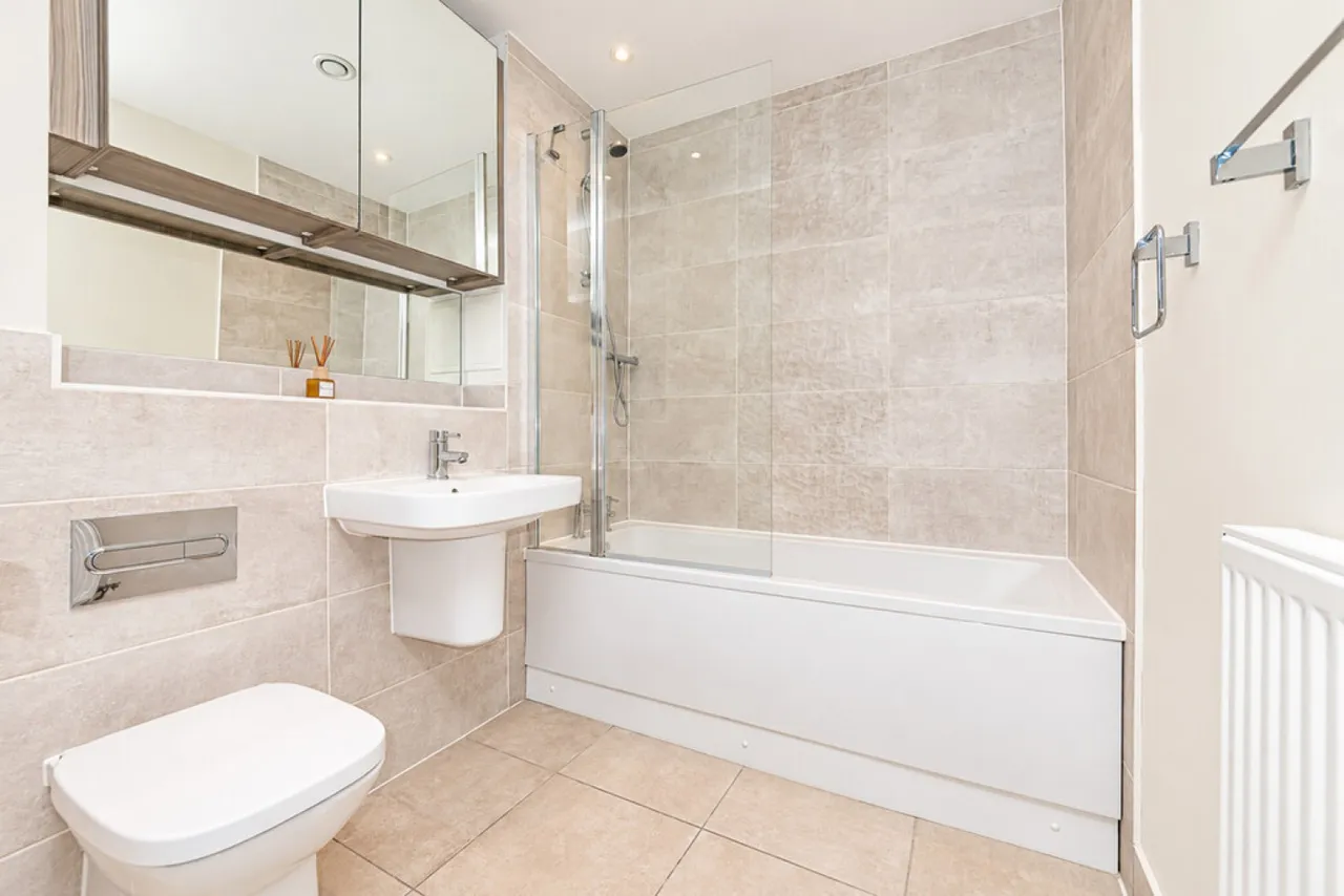 Hurst Avenue, Blackwater, GU17, photo 17