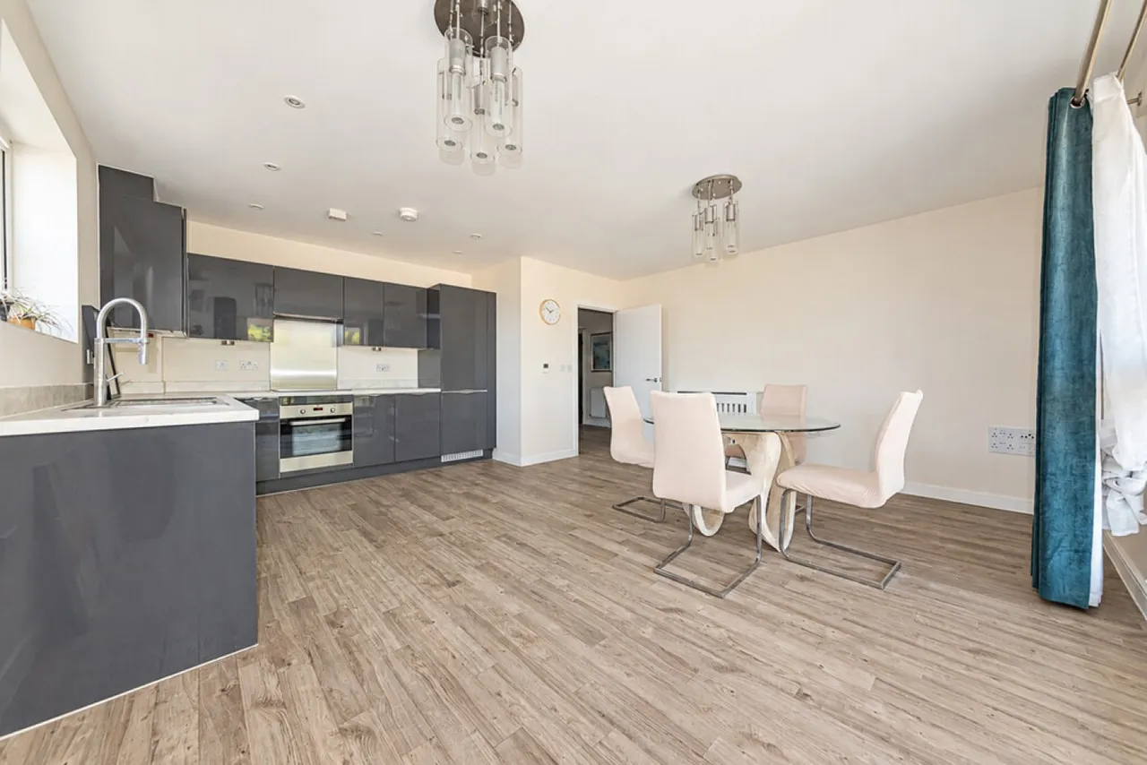 Hurst Avenue, Blackwater, GU17, photo 3