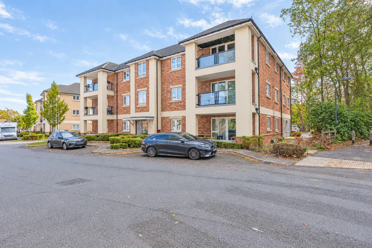 Hurst Avenue, Blackwater, GU17, photo 20