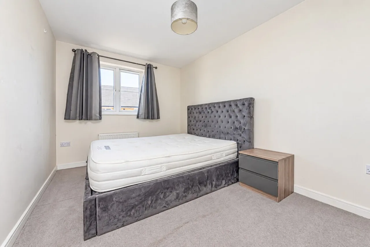 Hurst Avenue, Blackwater, GU17, photo 15
