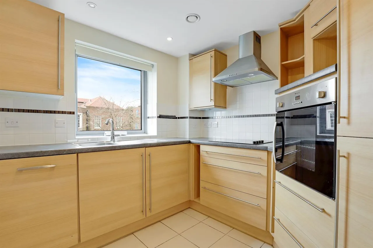 Shotfield, Wallington, SM6, photo 2