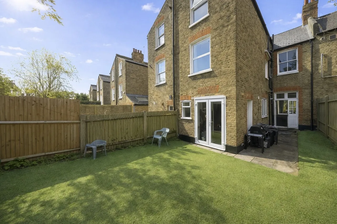 Lynette Avenue, London, photo 5