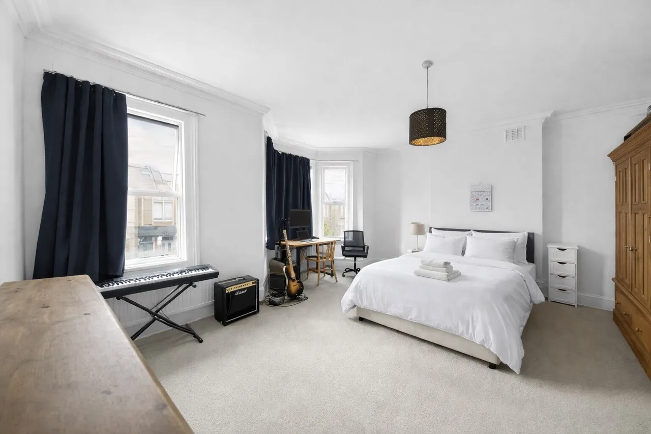Lynette Avenue, London, photo 6
