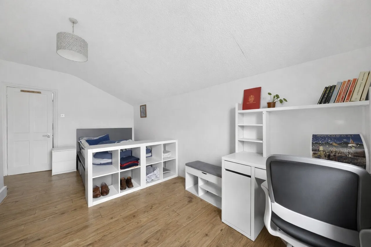 Lynette Avenue, London, photo 11