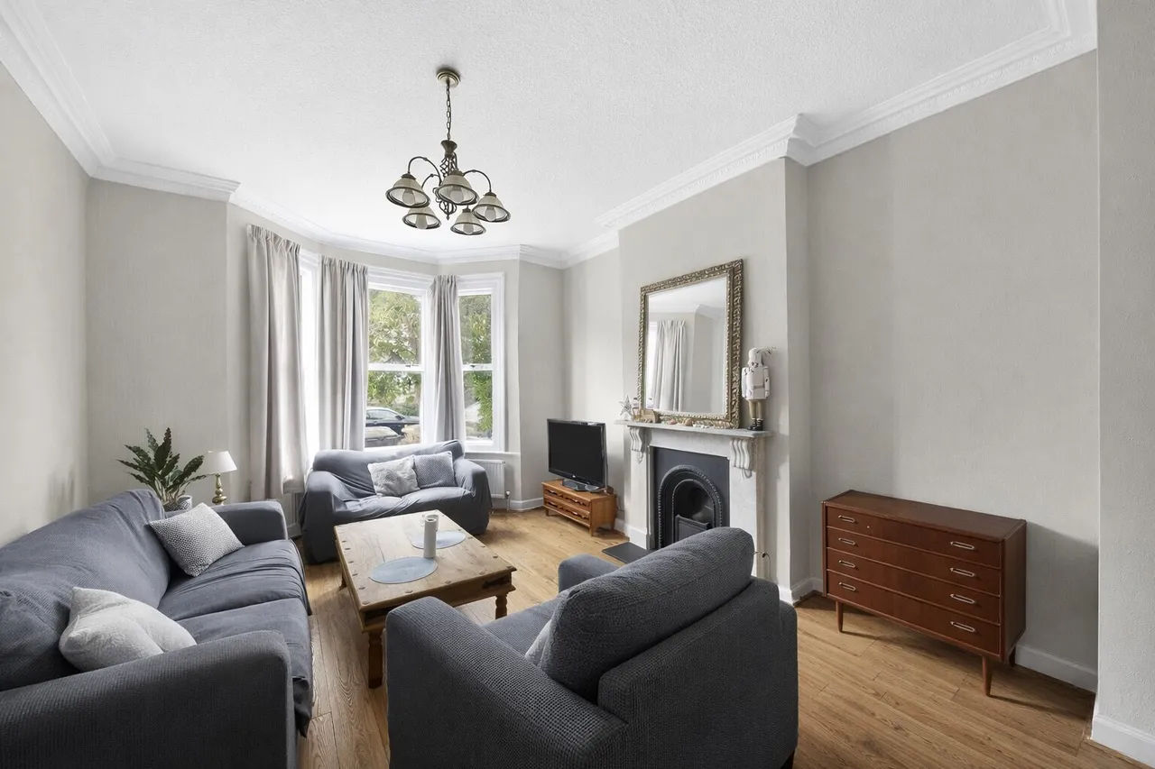 4 bed house for sale — Lynette Avenue, London
