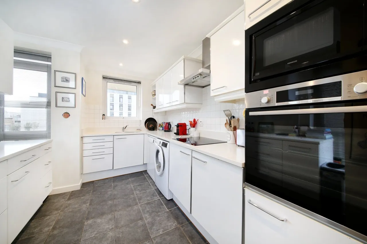 Chatfield Road, London, SW11, photo 3