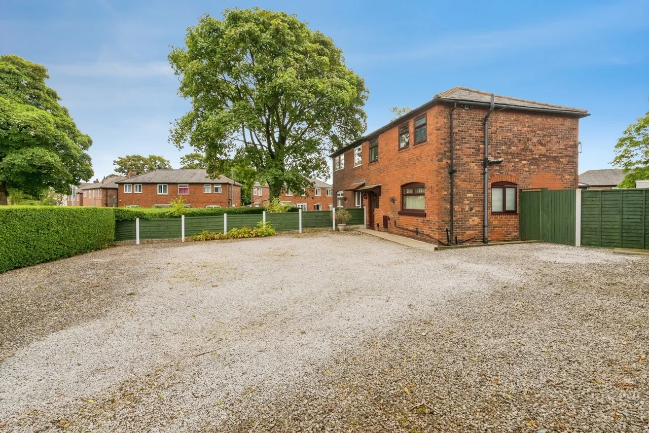 Chorley Road, Bolton, BL5, photo 2